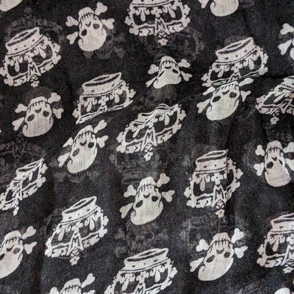 It's NOT A PHASE Mom! ☠️ Skull & Crossbones Y2K Myspace Tumblr Scene scarf - Picture 3 of 3